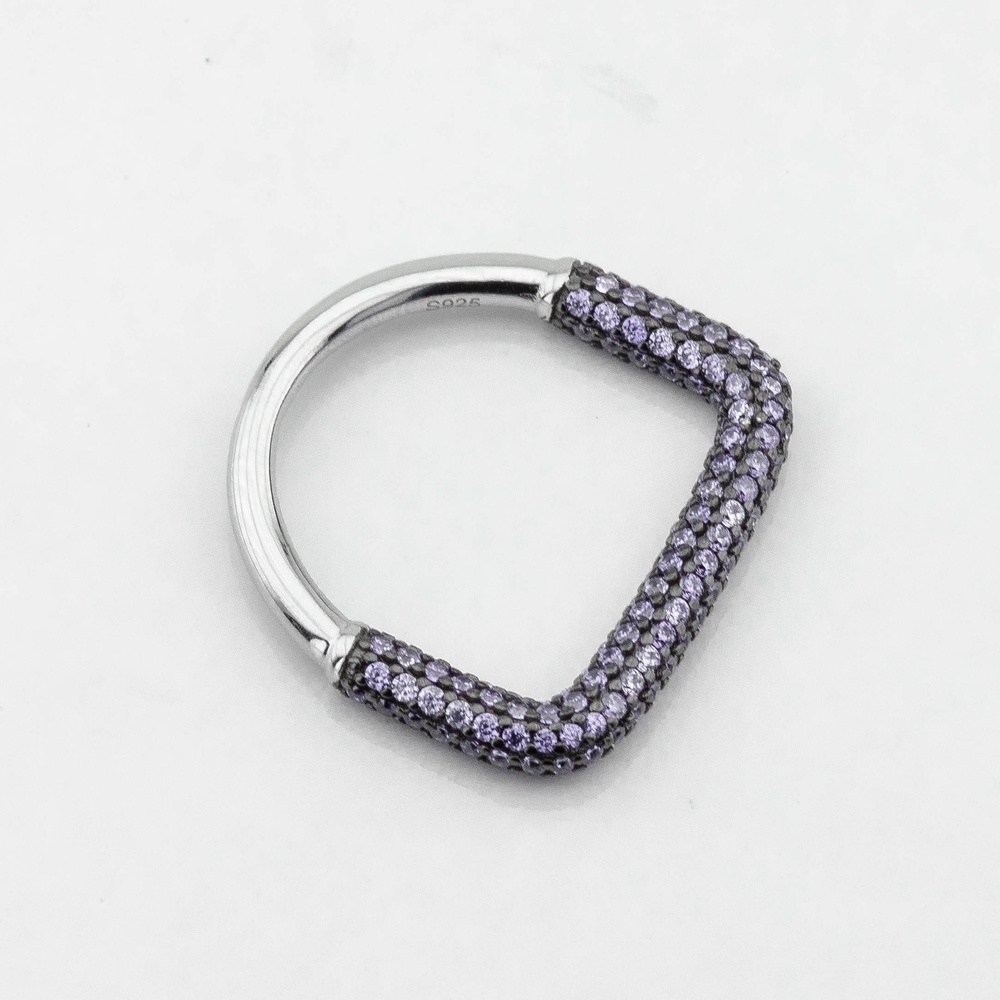 Серебряное кольцо тонкое Квадрат минимализм с фиолетовыми фианитами K111756, 16 размер