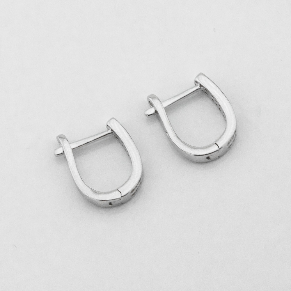 Серебряные серьги полуколечки с белыми фианитами c121578, Белый