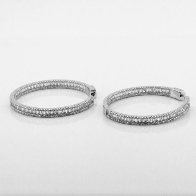 Серебряные серьги-кольца средние Дорожки с белыми фианитами c121570, Белый