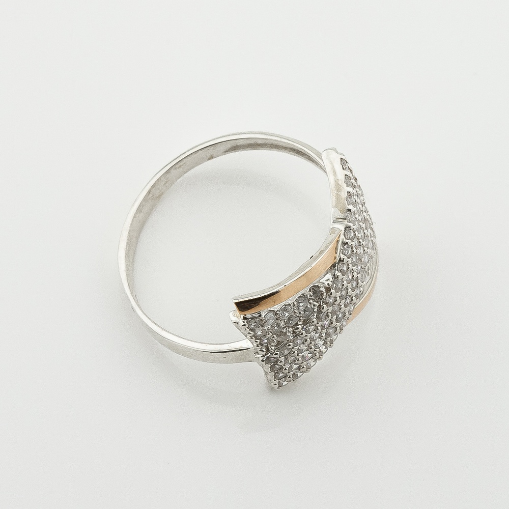 Серебряное кольцо с зелеными фианитами с золотыми накладками к566ф, 17,5 размер