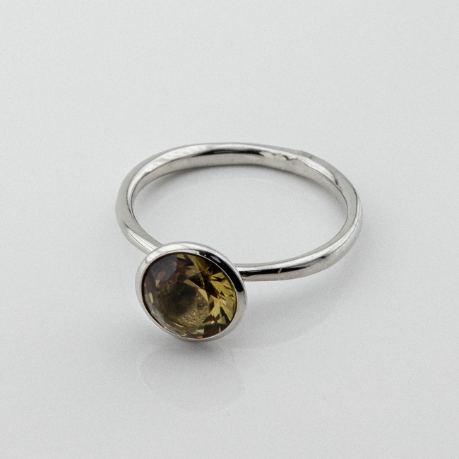 Серебряное кольцо Кружок с султанитом 3101973, 16 размер