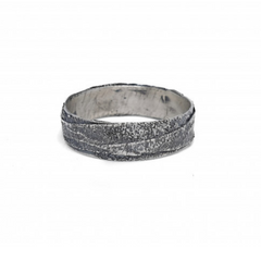 Серебряное обручальное кольцо Lucidity (Ясность) с чернением фактурное 1155/EJ