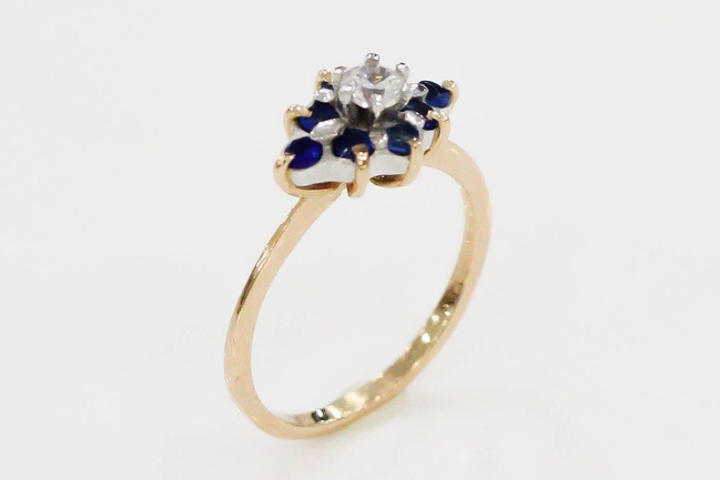 Золотое кольцо Цветок с черной шпинелью и фианитами КК11045а, 16,5 размер