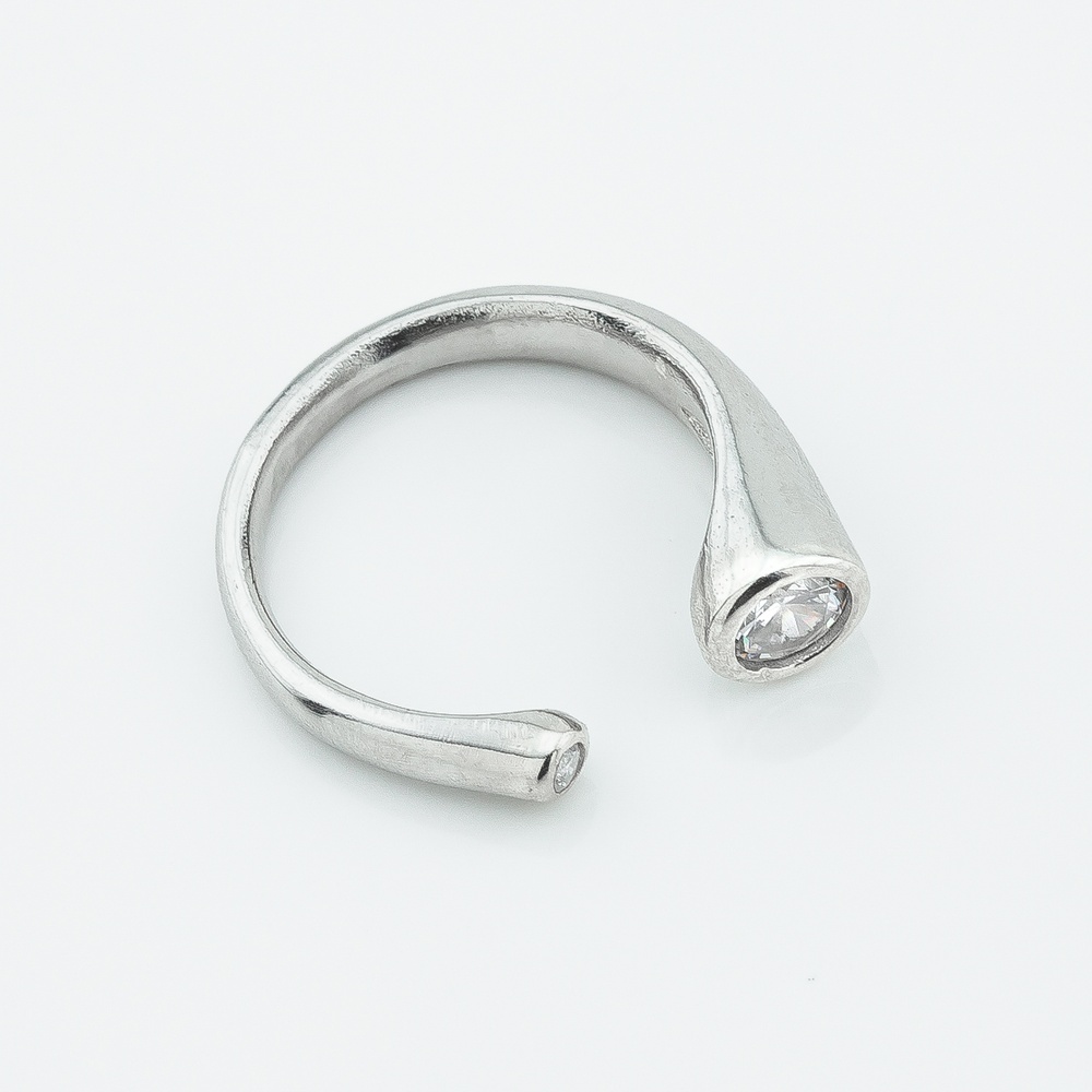 Серебряное открытое кольцо Асимметрия с белыми фианитами k111789,16 размер