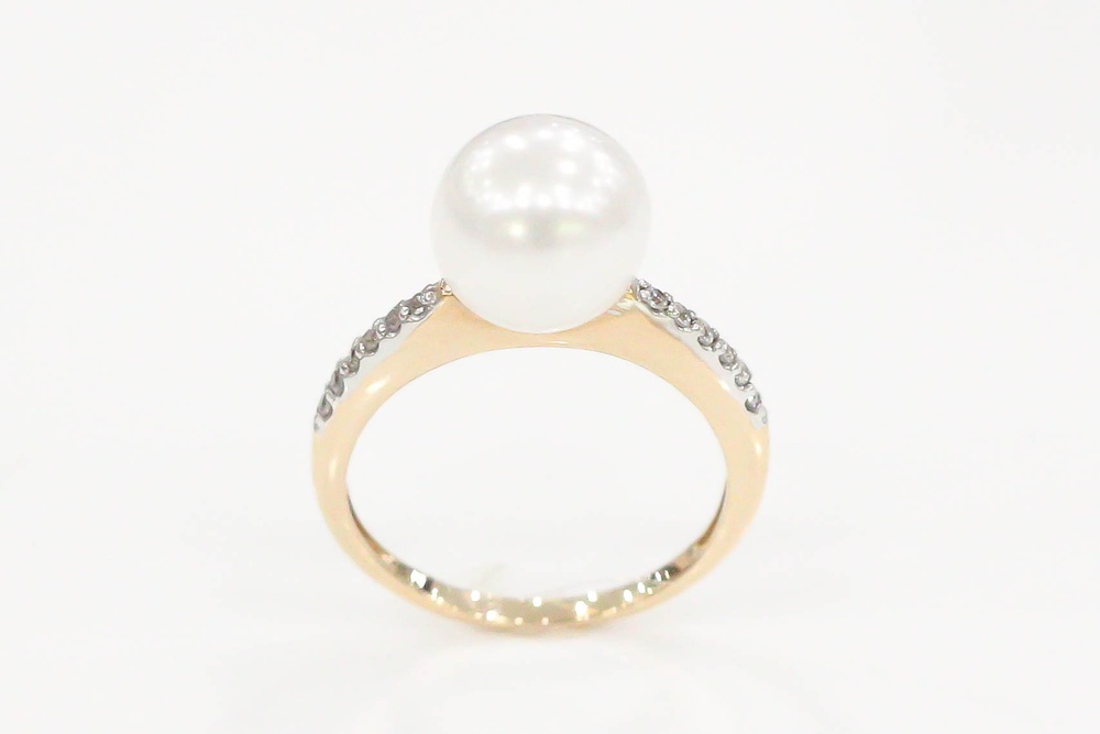 Классическое кольцо с жемчугом и фианитами из красного золота 111000, 17 размер, 17, Белый