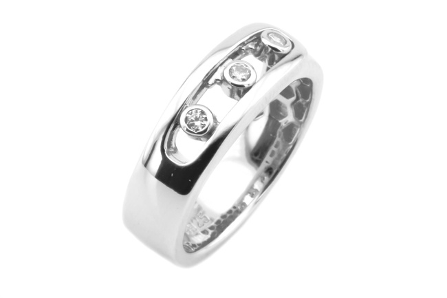 Серебряное кольцо с белыми фианитами СК11049, 17,5 размер, 17-5, Белый