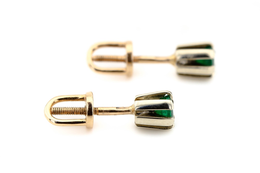 Золоті сережки-гвоздики зі смарагдами круглої форми 12034а, Зелений