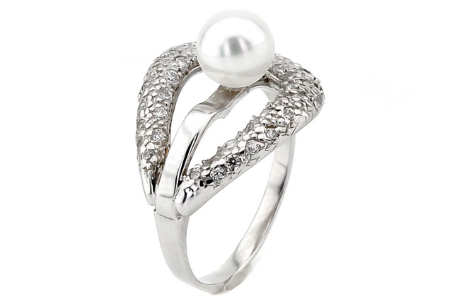 Серебряное кольцо с жемчугом родированное 11705, 16,5 размер