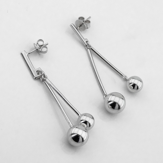 Серебряные серьги-висюльки маятник Шарики без вставок c121557
