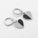 Серебряные серьги-подвески Сердечки с черным ониксом белыми фианитами c121624, Черный