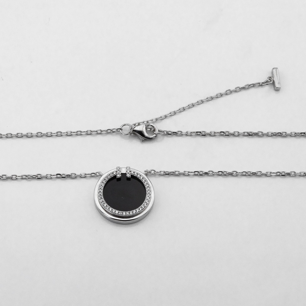 Серебряное колье круг Т (эмаль черная, фианиты) ko14585, 40 размер