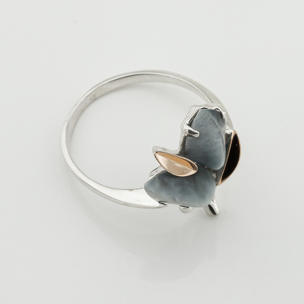 Серебряное кольцо с улекситом с золотыми накладками к55су, 18 размер