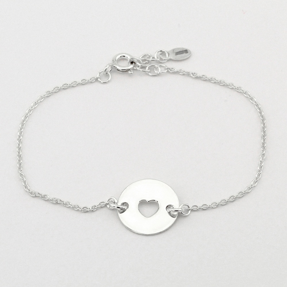 Срібний браслет-ланцюг "Круг з різьбленим серцем" з сердечком B15428, 17 розмір