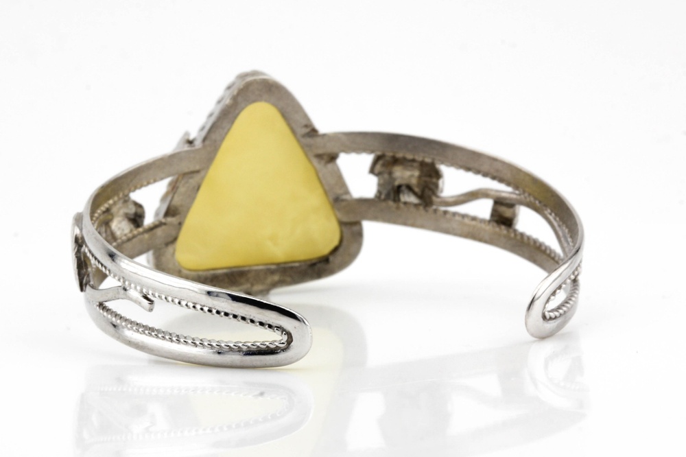 Жесткий незамкнутый браслет из серебра с желтым янтарем треугольной формы 15167, Желтый