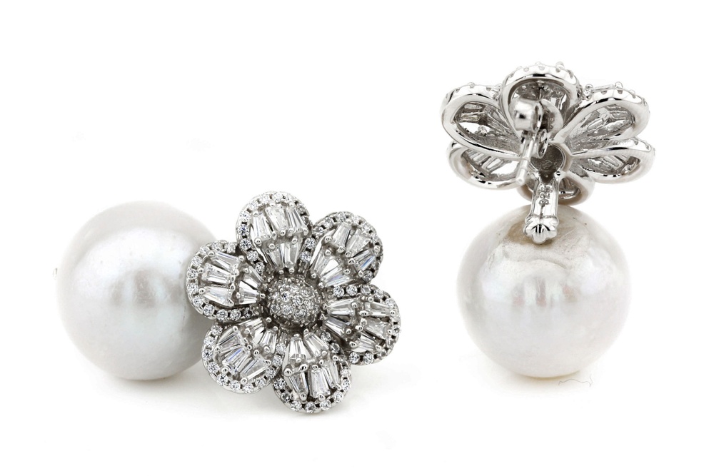 Срібні сережки-пусети Квітка з бароковими перлами СС12076, Білий