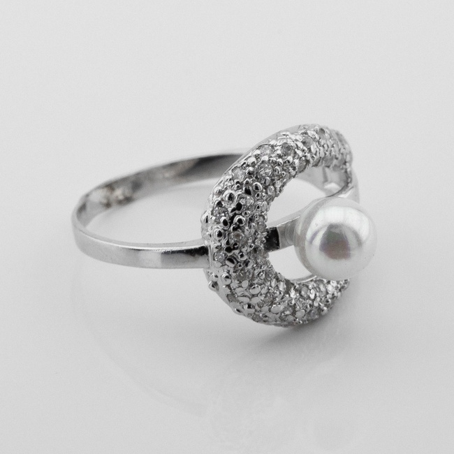 Серебряное кольцо Пряжка с им. жемчуга и фианитами 11705-4, 16 размер