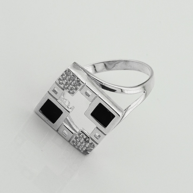 Серебряное кольцо с ониксом и фианитами к966он, 17,5 размер