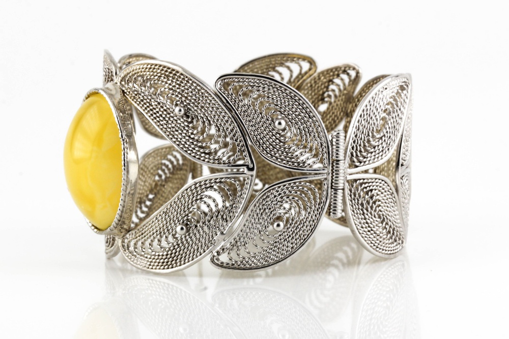 Широкий жесткий браслет из серебра с желтым янтарем 15415, Желтый