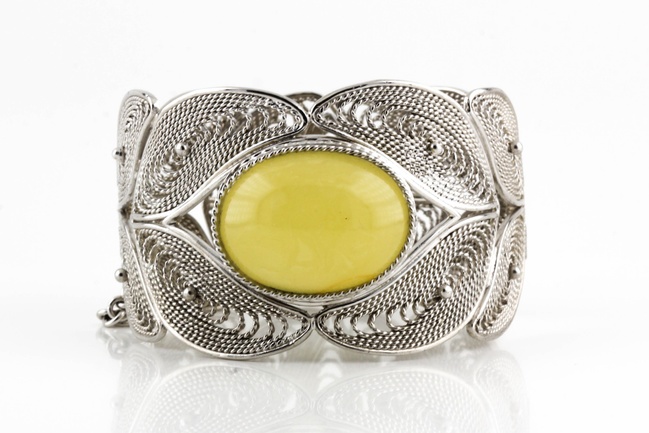 Жесткий широкий браслет из серебра с желтым янтарем 15421, Желтый