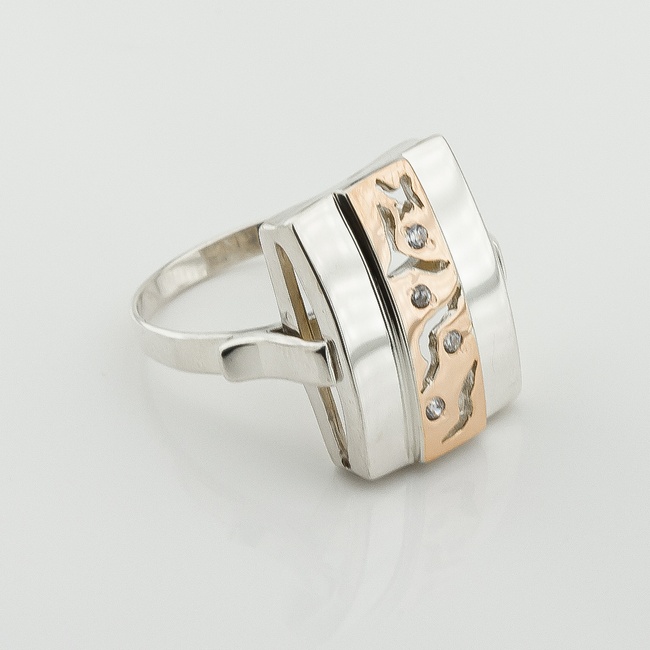 Серебряное кольцо с фианитами с золотыми накладками к148, 18 размер