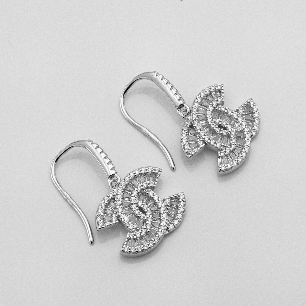 Срібні сережки-підвіски з фіанітами 3202138