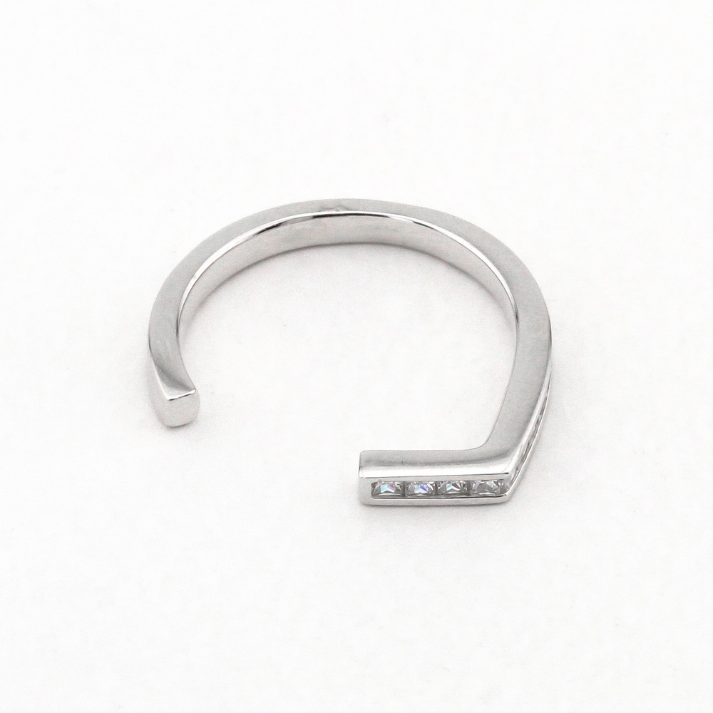 Открытое серебряное кольцо тонкое с белыми фианитами "Минимализм" в геометрическом стиле K11885, 16,5 размер