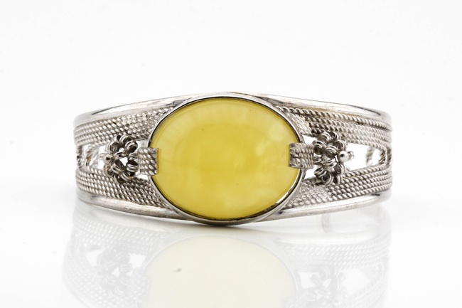 Жесткий браслет из серебра с желтым янтарем 15200, Желтый