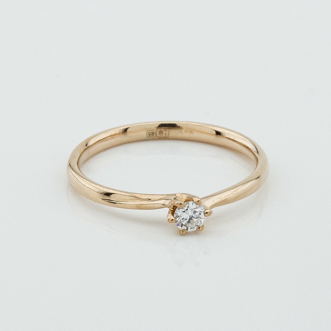 Золотое кольцо с одним бриллиантом в красном золоте 400-02,16,5 размер