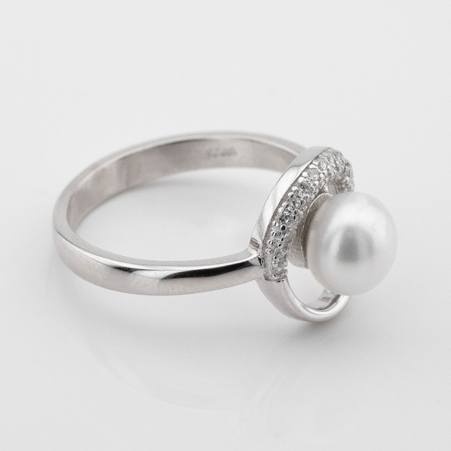 Серебряное кольцо с им. жемчуга и фианитами K11983, 16 размер
