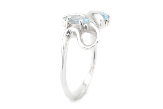 Серебряное кольцо Волна с голубым топазом 11472, 17 размер
