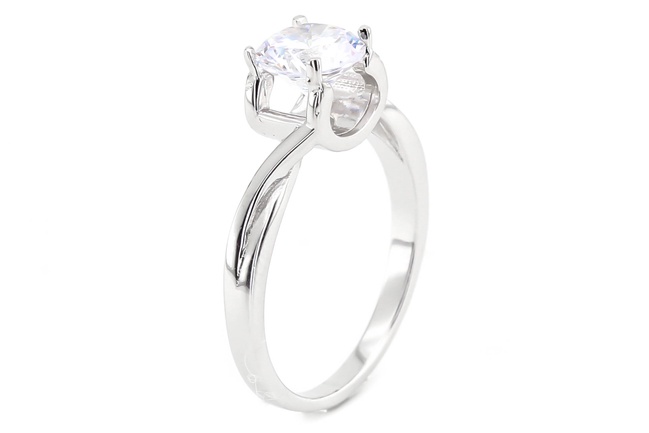 Серебряное кольцо с одним выступающим камнем фианитом классическое СК11161, 18,5 размер, 18-5, Белый