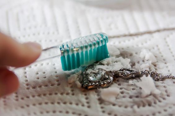 фото очищення срібла зубним порошком